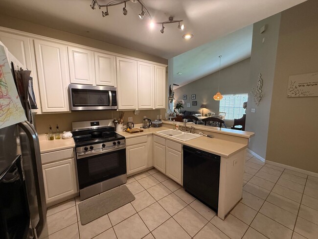 Building Photo - Townhome in Villages Of Maclay