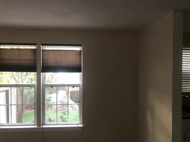 Building Photo - 16 Bowstring Way