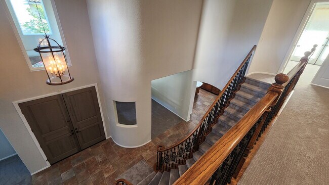 Building Photo - Gorgeous home on the Golf Course in a gated community.