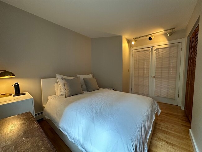 Building Photo - 33 Grove St