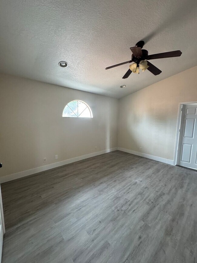 Building Photo - Beautiful 4 bedroom Home in Perris!