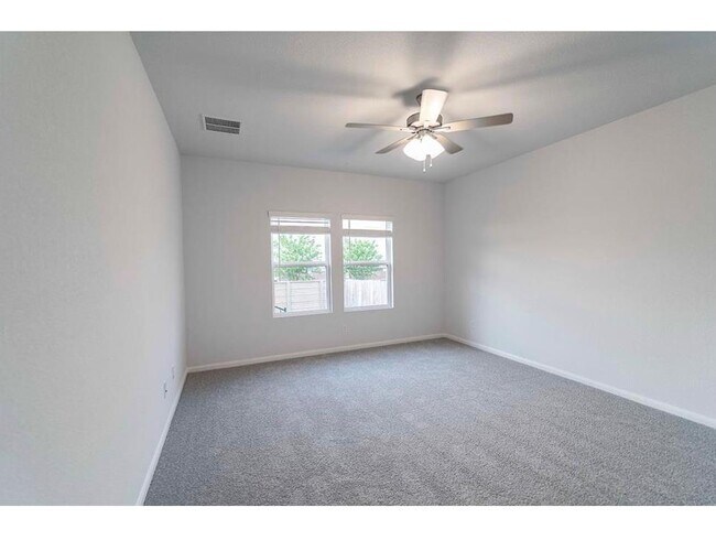 Building Photo - 201 LT Rusty Dr