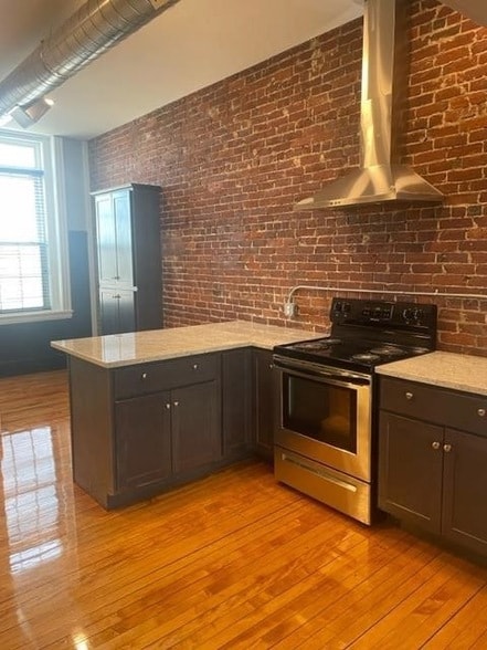 Building Photo - 60-64 High Street Unit 3