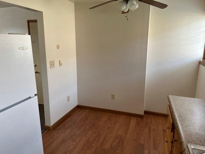 Dining area - 818 Cain St
