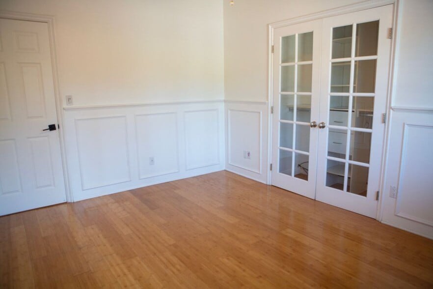 Building Photo - 5200 Valley Circle Blvd