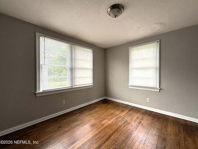 Building Photo - 843 Mackinaw St
