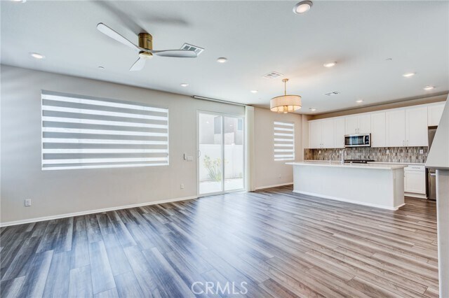 Building Photo - 36469 Shine Dr