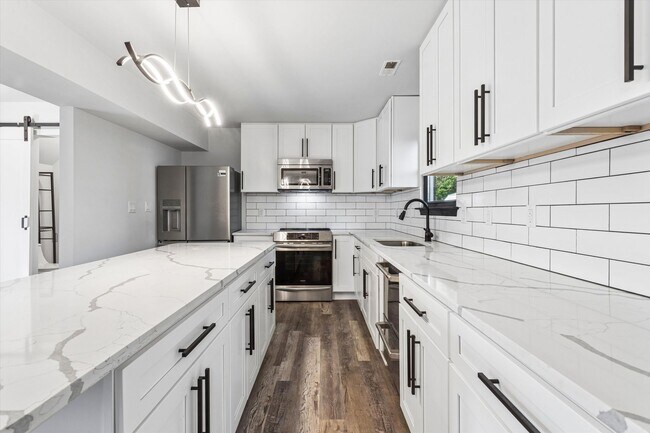 Building Photo - 635 26th St