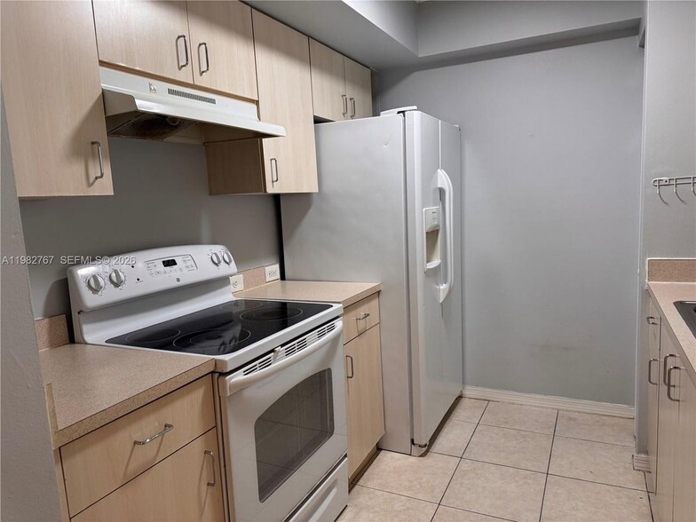 Building Photo - 655 SW 111th Way