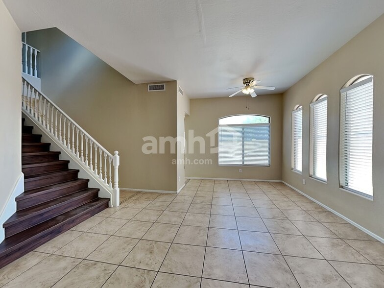 Building Photo - 5202 W Sunland Ave