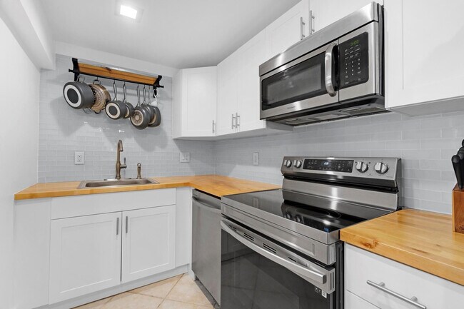 Building Photo - 1439 S Ocean Blvd