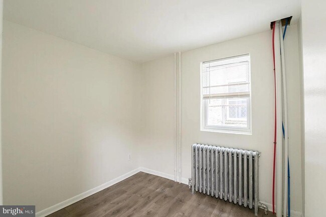 Building Photo - 1902 S 5th St