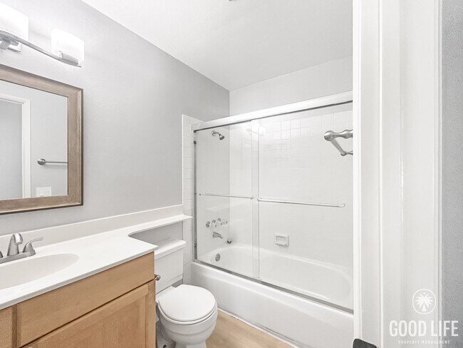 Building Photo - Stunning 2BD/2.5BA W/ In-Unit Laundry and ...