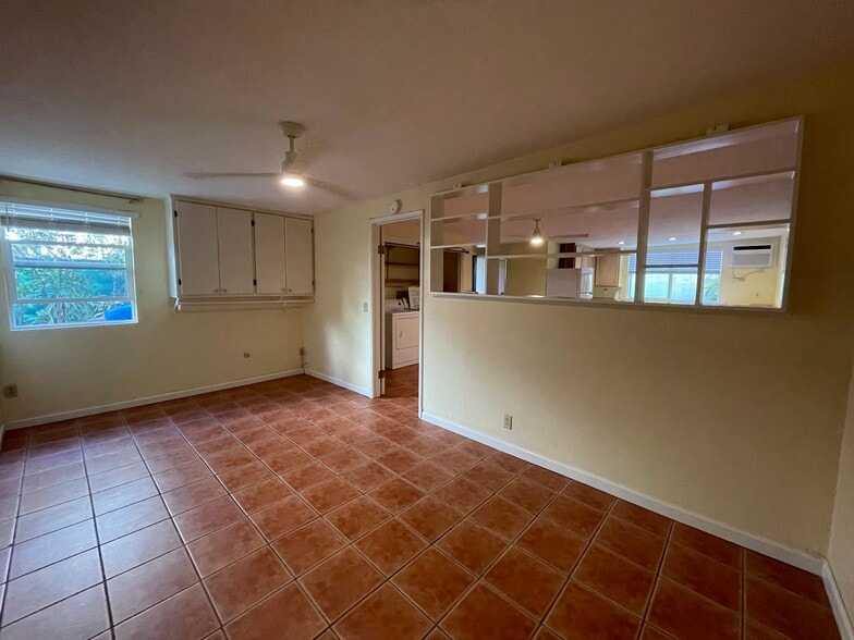 Building Photo - 166 Hauoli St