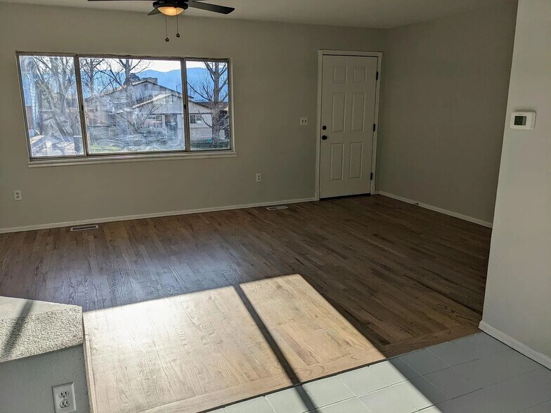 Living Room - 5777 Tuckerman Ln