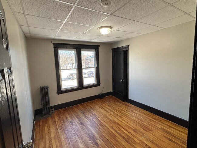 Building Photo - 26 Catharine St