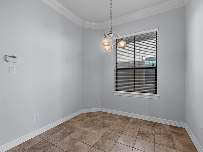 Building Photo - 11643 Royal Oaks View