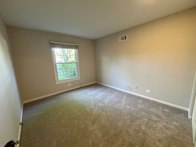 Building Photo - 520 Shorely Dr