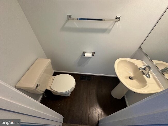 Building Photo - 4713 Columbia Rd