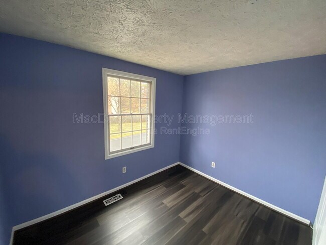 Building Photo - 300 Cross Ridge Ct
