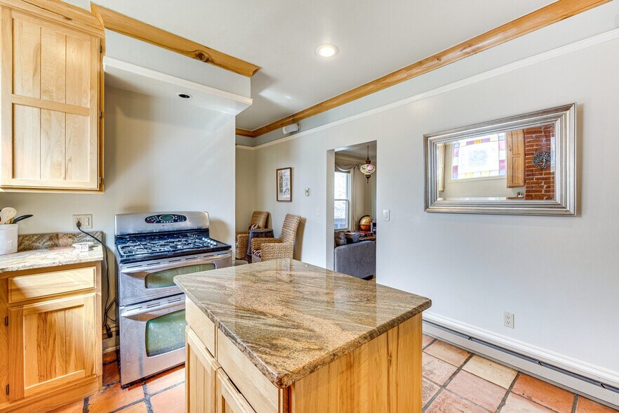 Building Photo - 1117 Manitou Ave