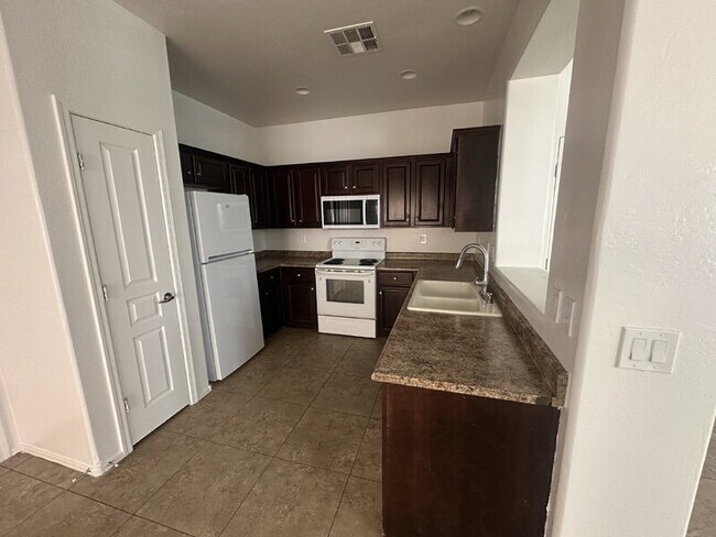 Building Photo - 3797 E Santa Fe Ln