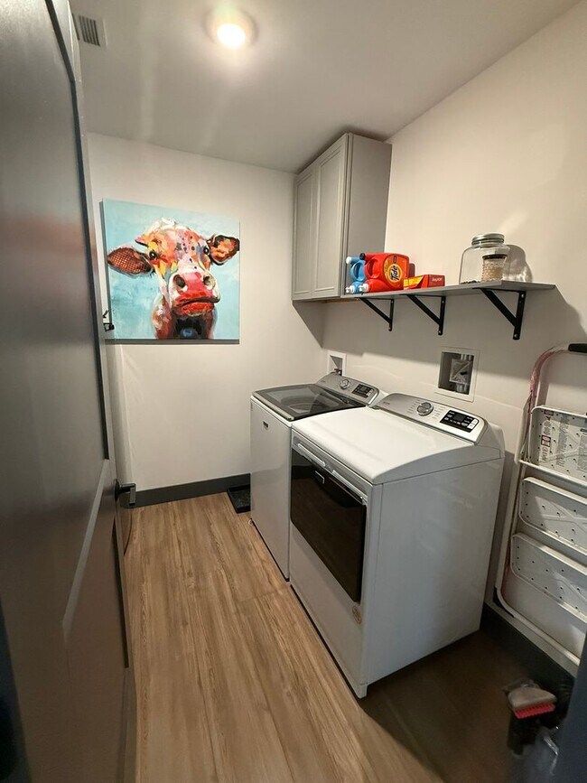 Building Photo - 100 Quartz Knl