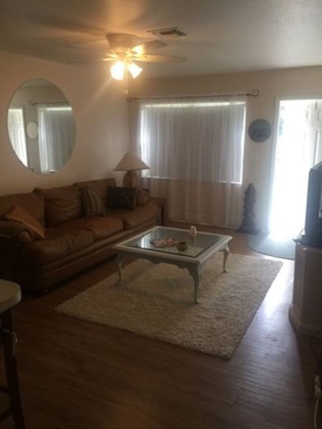 Building Photo - 1/1 furnished annual in downtown PG