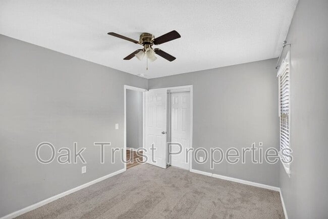 Building Photo - 220 Cornell Dr