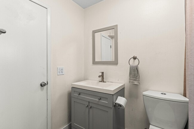 Building Photo - 1121 N 66 Terrace