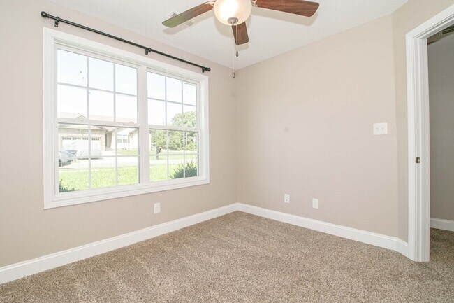 Building Photo - 209 Azalea Dr
