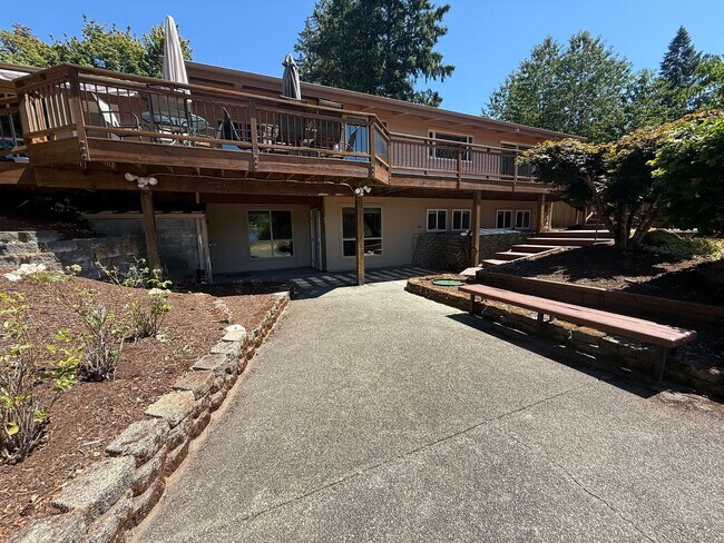 Building Photo - 5711 Black Lake Belmore Rd SW