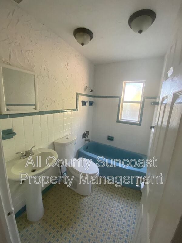 Building Photo - 4814 10th Ave N