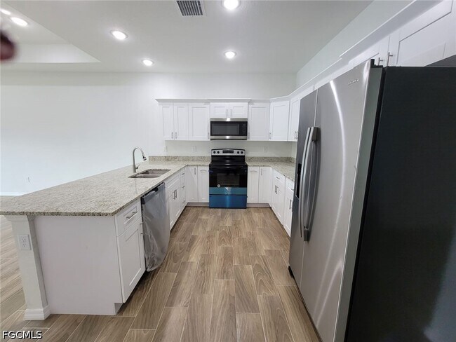 Building Photo - 684 Thomas Sherwin Ave S