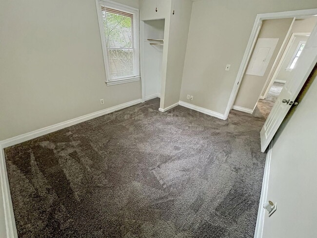 Building Photo - 195 Hedges St SE