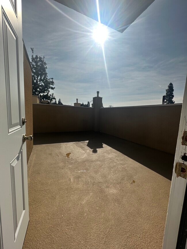 Building Photo - 13012 Riverside Dr