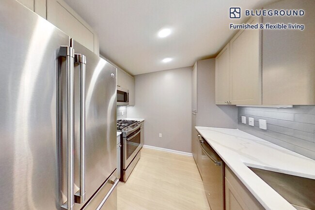 Building Photo - 160 Boylston St