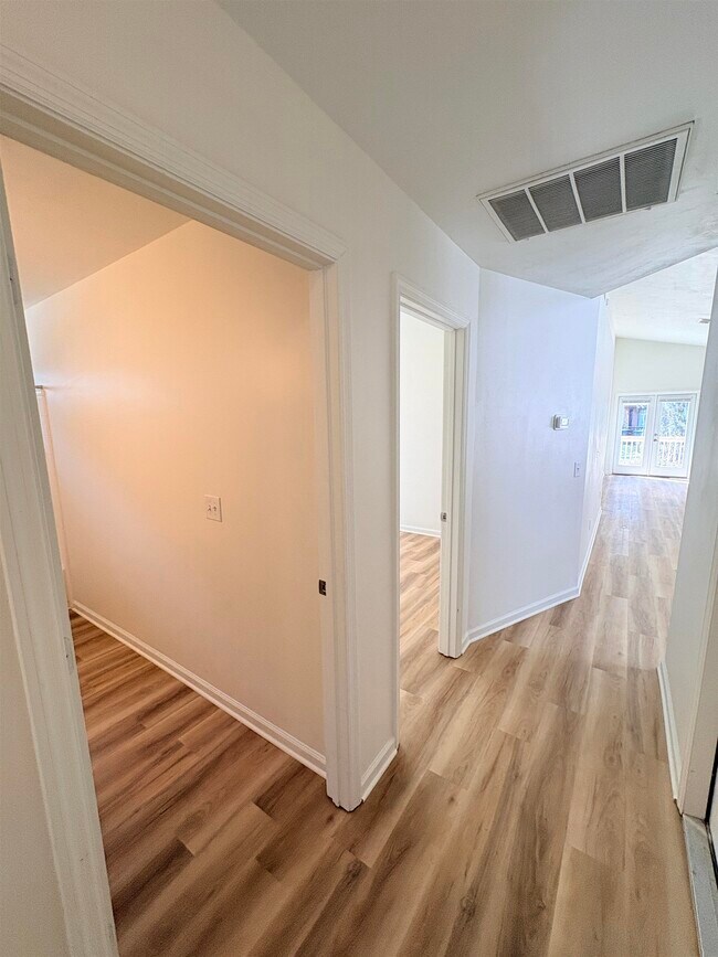 Building Photo - 4428 Siesta Ct