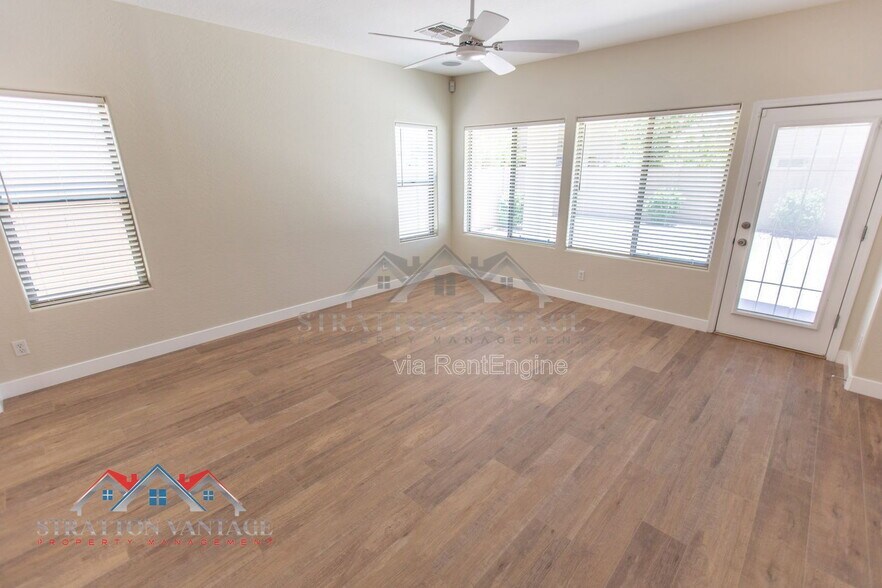 Building Photo - 16221 W Mercer Ln