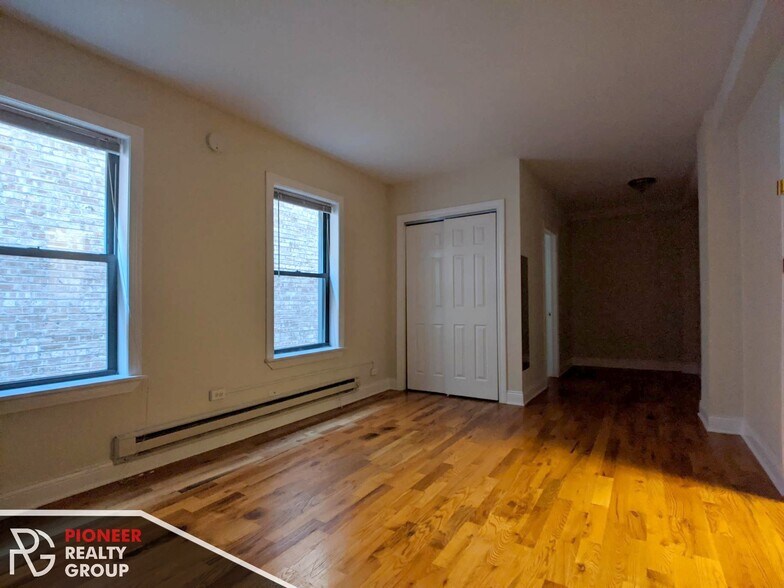 Building Photo - 1335 N Dearborn St