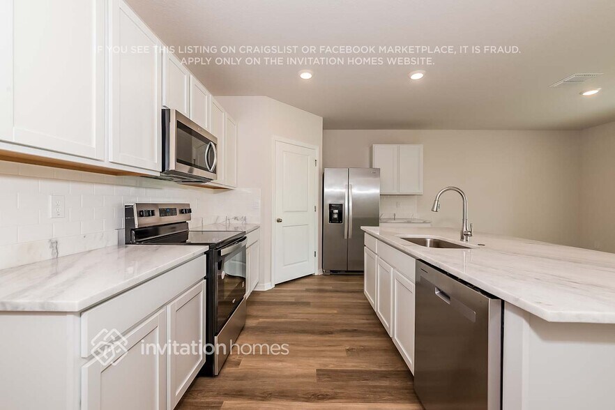Building Photo - 8013 Majestic Palms Ct