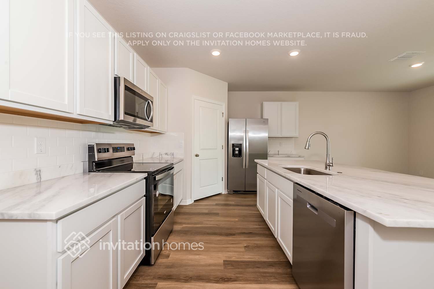 Building Photo - 8021 Majestic Palms Ct