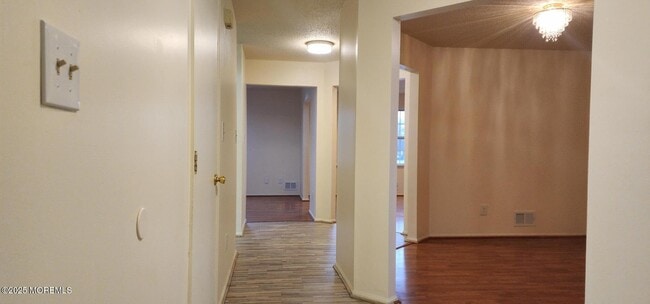 Building Photo - 1 Skylark Ct