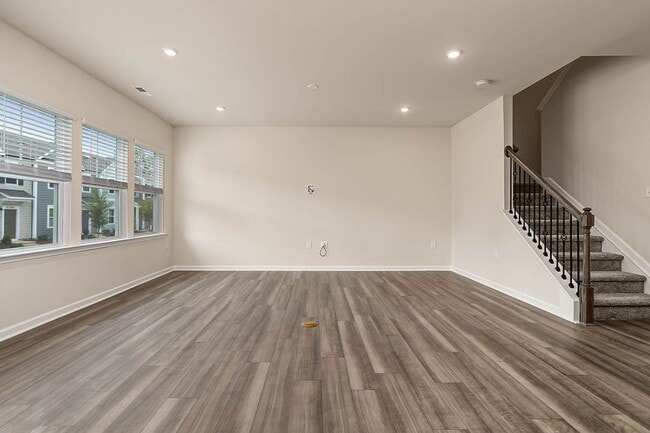 Building Photo - Cozy Townhome with 2 car garage!