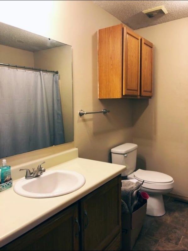 Building Photo - 215 E New Melville Rd