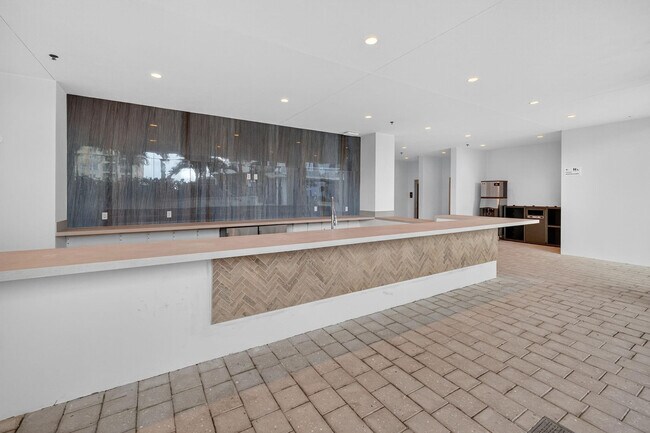 Building Photo - 153 N Seabreeze Blvd