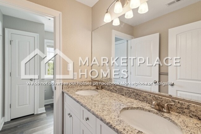 Building Photo - 542 Wilson St