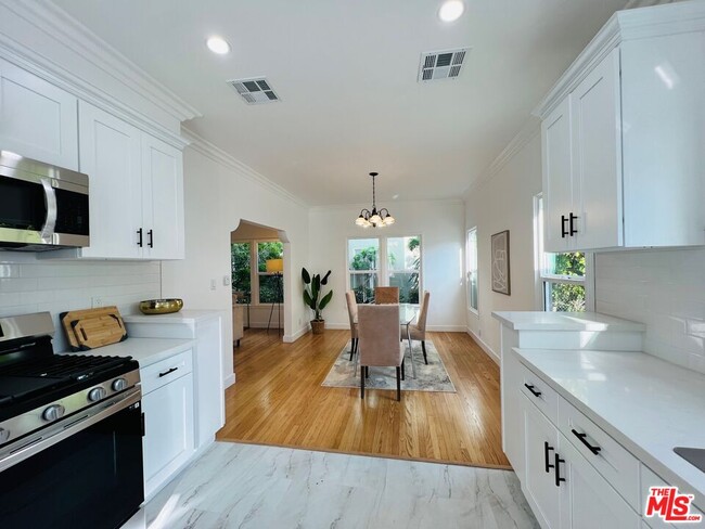 Building Photo - 4526 St Elmo Dr