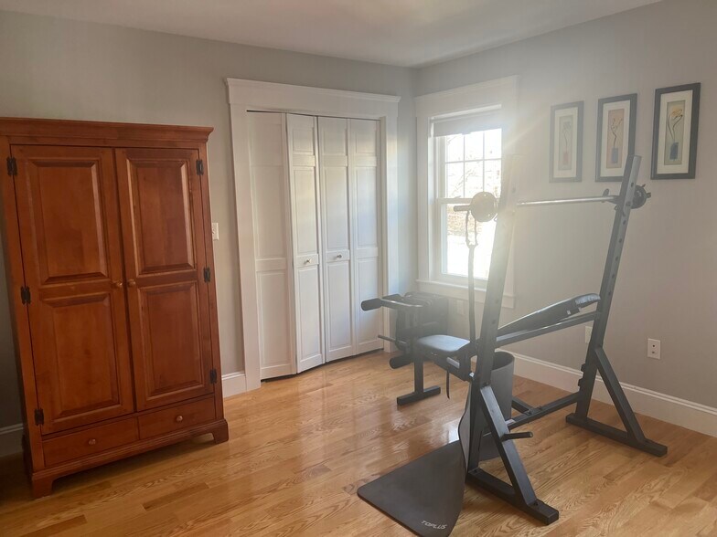 Building Photo - 20 Carver Rd E