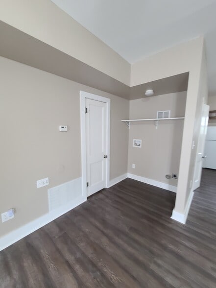 Laundry Hookup - 100 W Washington St